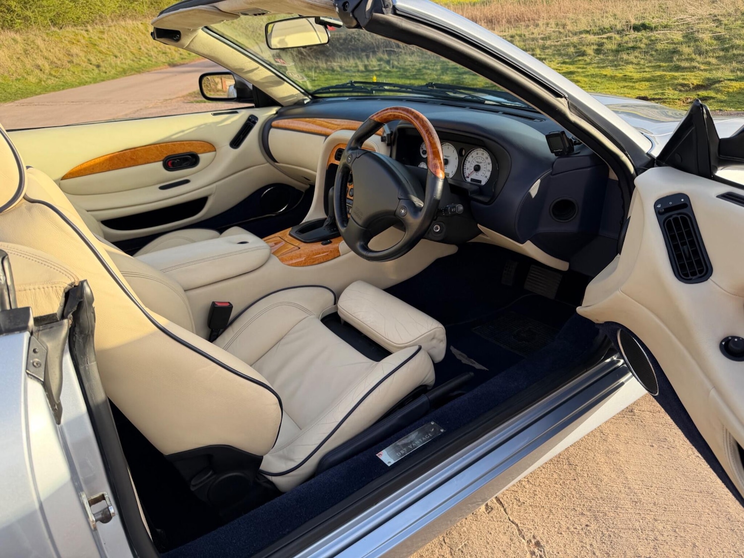 Used Aston Martin DB7 2001 for sale - 78072906: Photo 4