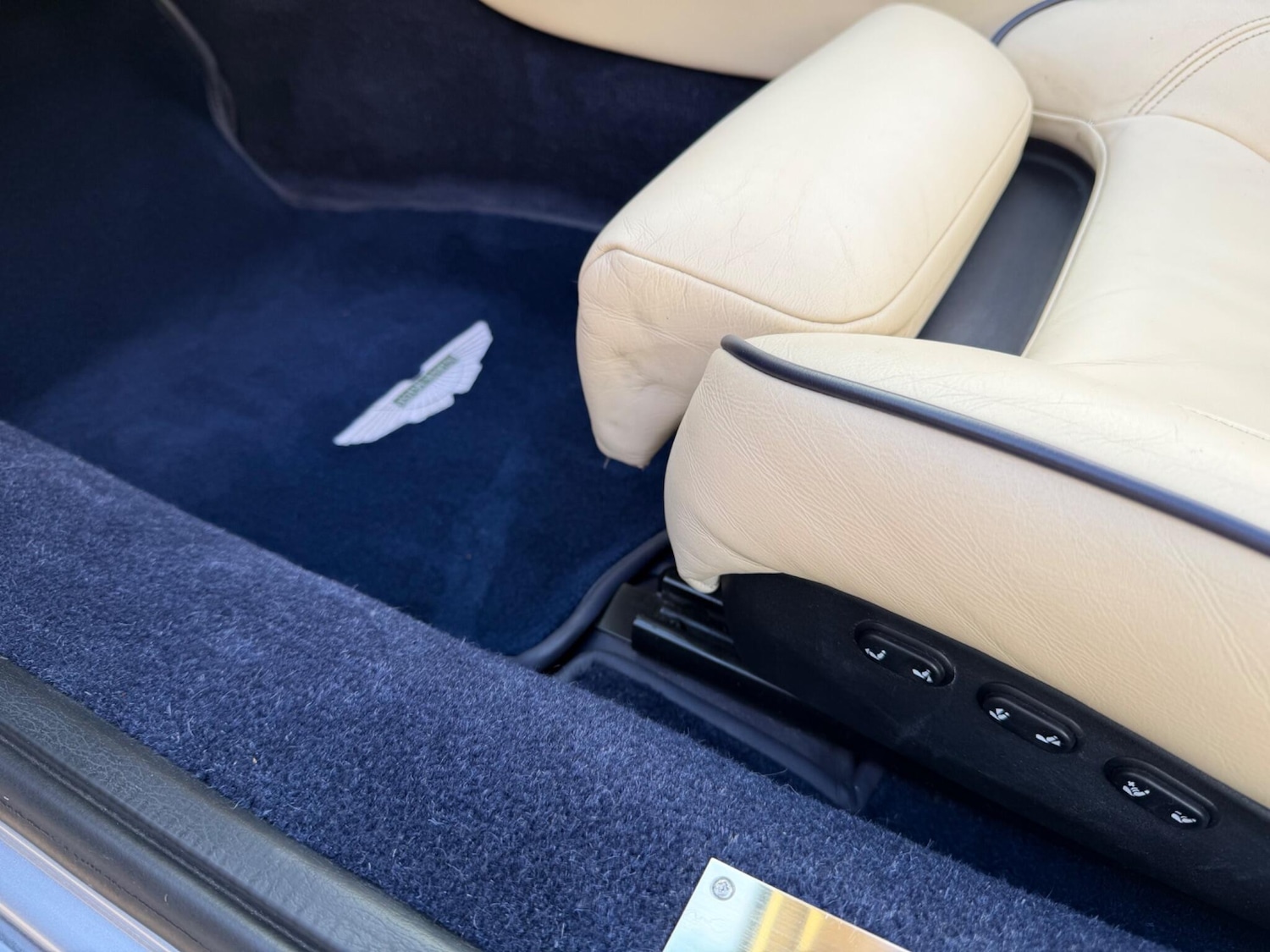 Used Aston Martin DB7 2001 for sale - 78072906: Photo 71