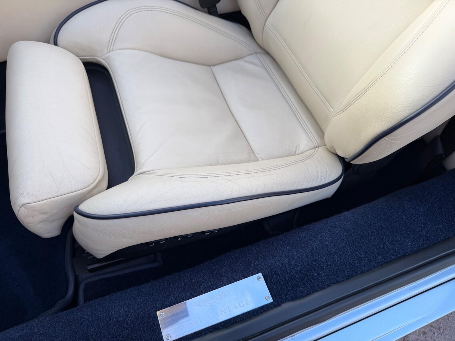 Used Aston Martin DB7 2001 for sale - 78072906: Photo 72