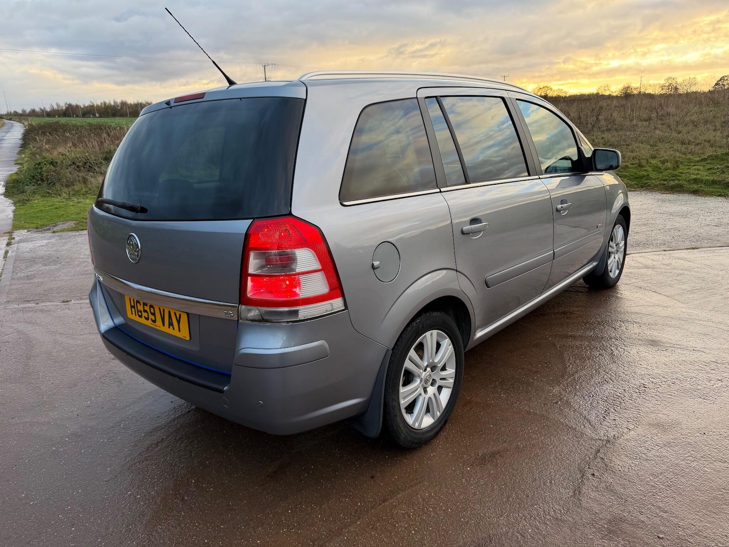 Used Vauxhall Zafira 2010 for sale - 76689361: Photo 1