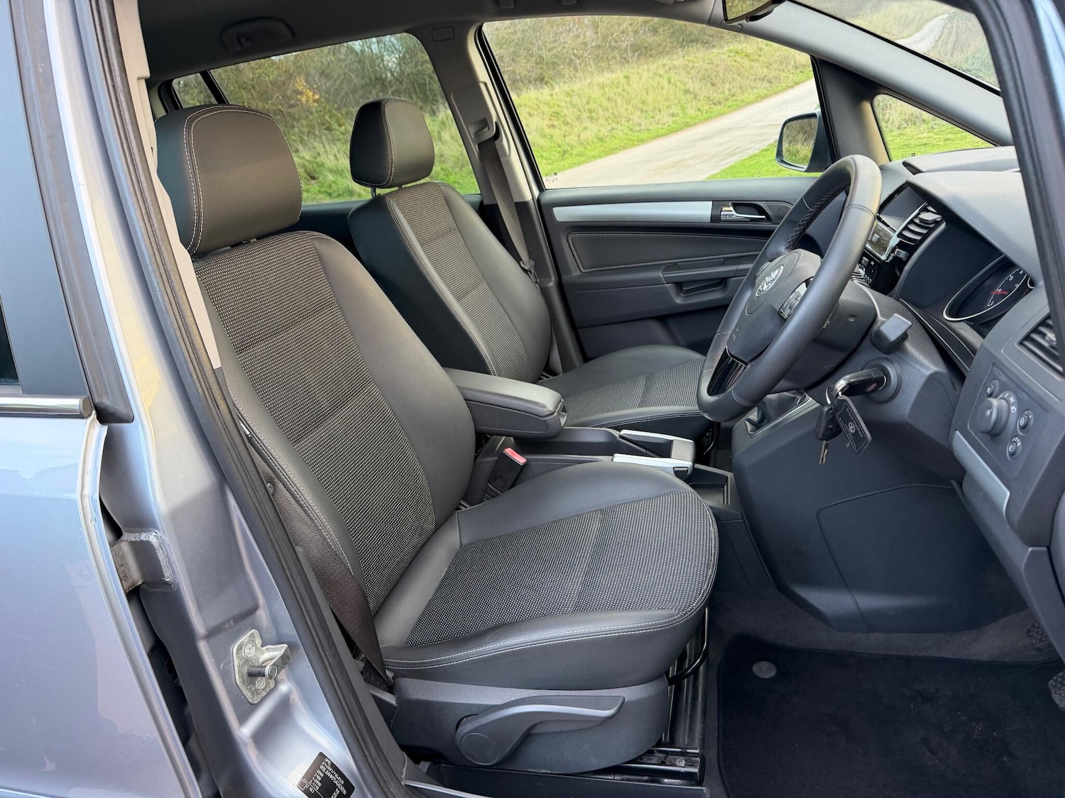 Used Vauxhall Zafira 2010 for sale - 76689361: Photo 10