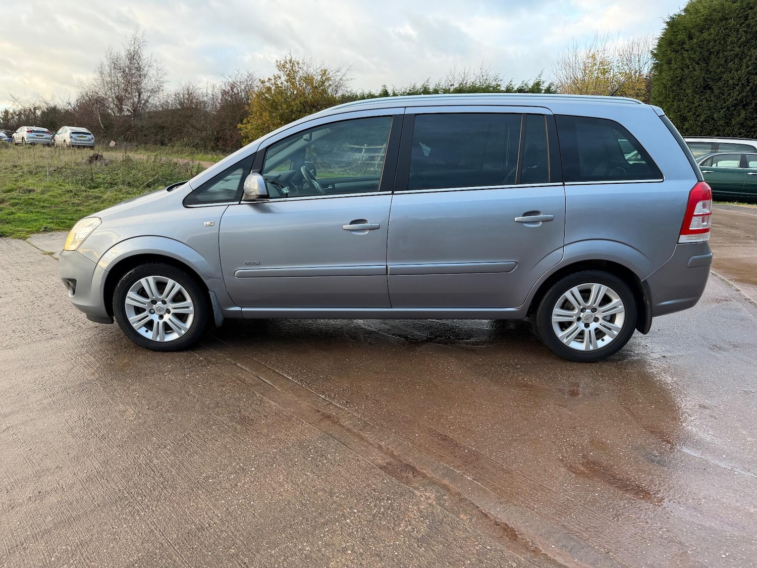 Used Vauxhall Zafira 2010 for sale - 76689361: Photo 13