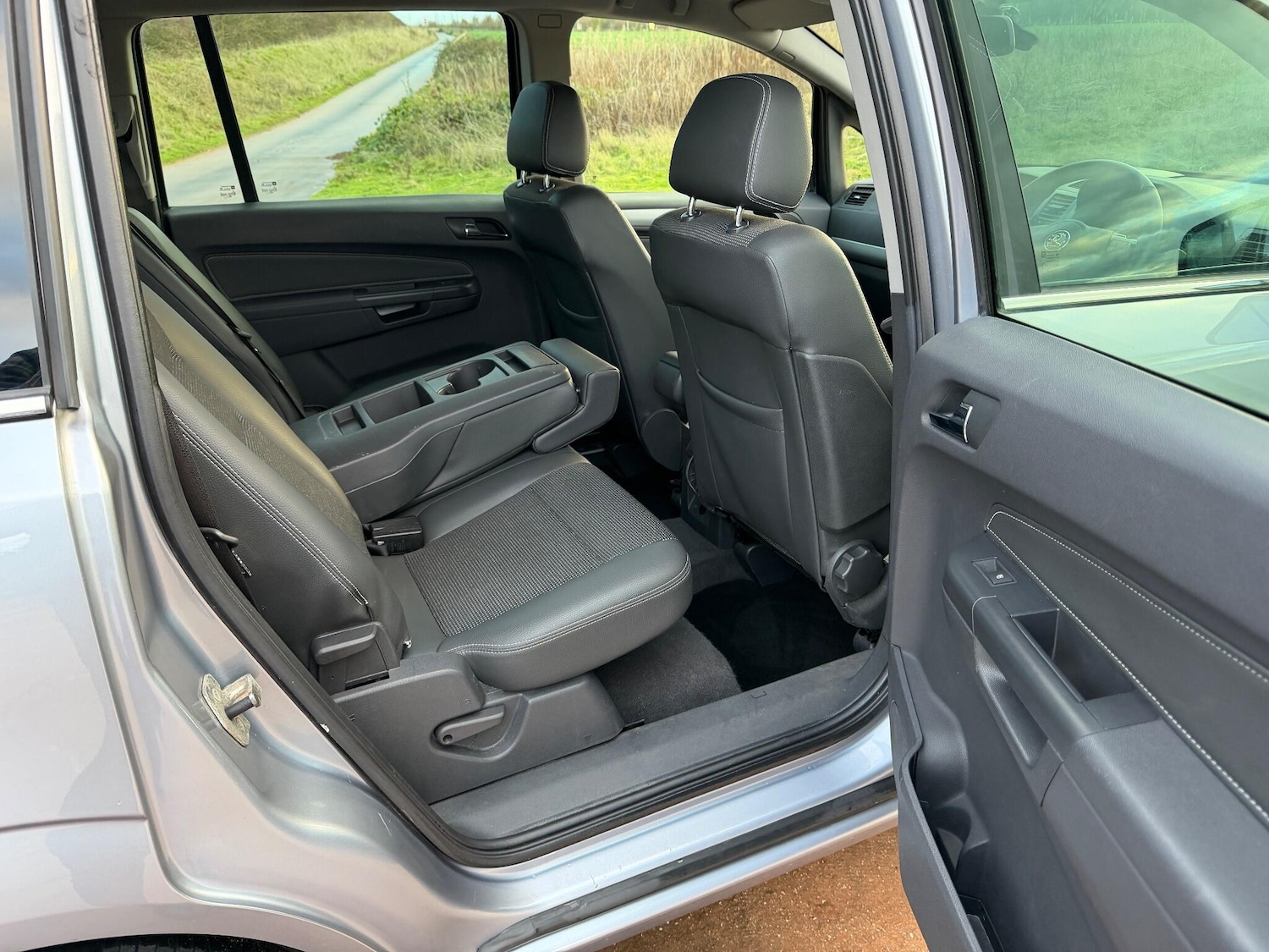 Used Vauxhall Zafira 2010 for sale - 76689361: Photo 23