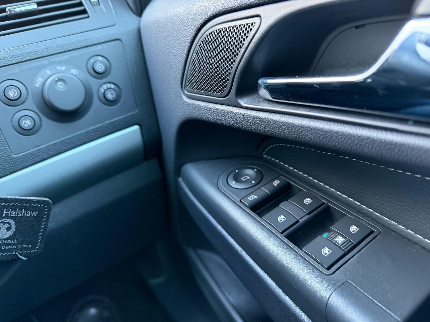 Used Vauxhall Zafira 2010 for sale - 76689361: Photo 24