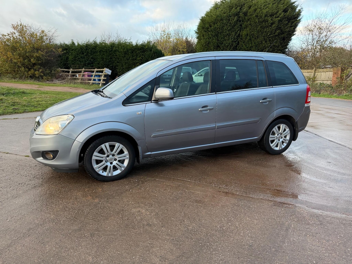 Used Vauxhall Zafira 2010 for sale - 76689361: Photo 32
