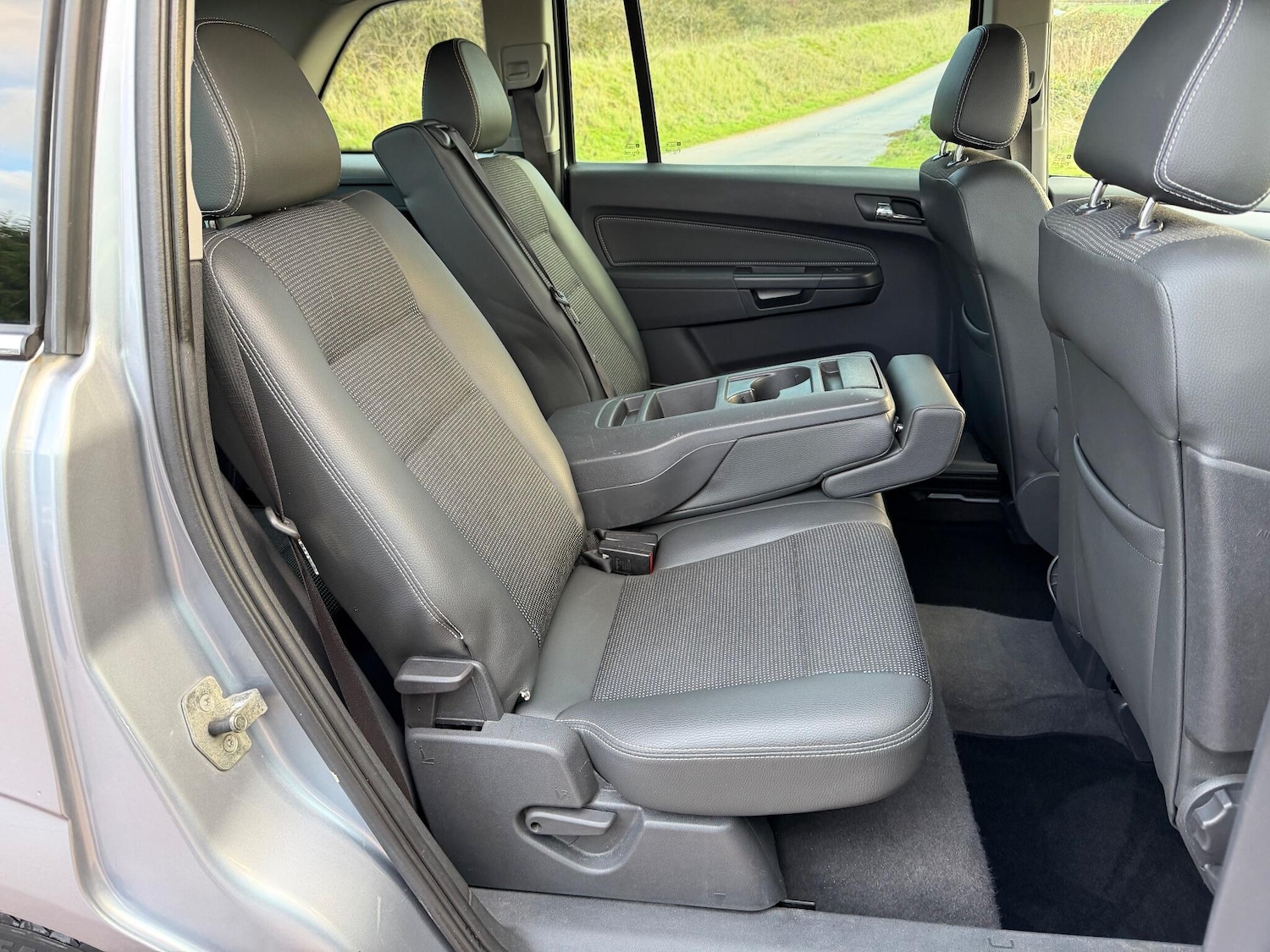 Used Vauxhall Zafira 2010 for sale - 76689361: Photo 4