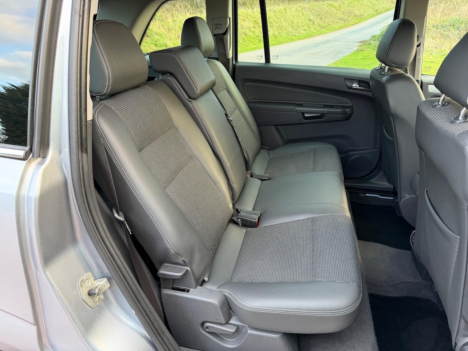 Used Vauxhall Zafira 2010 for sale - 76689361: Photo 41