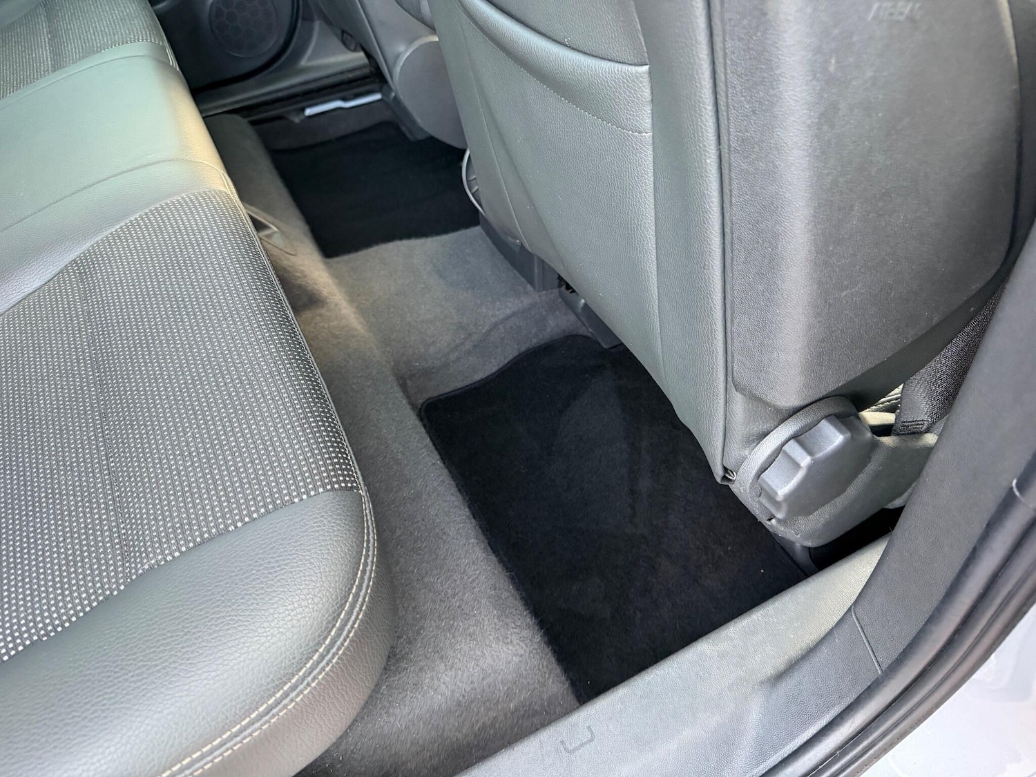 Used Vauxhall Zafira 2010 for sale - 76689361: Photo 43