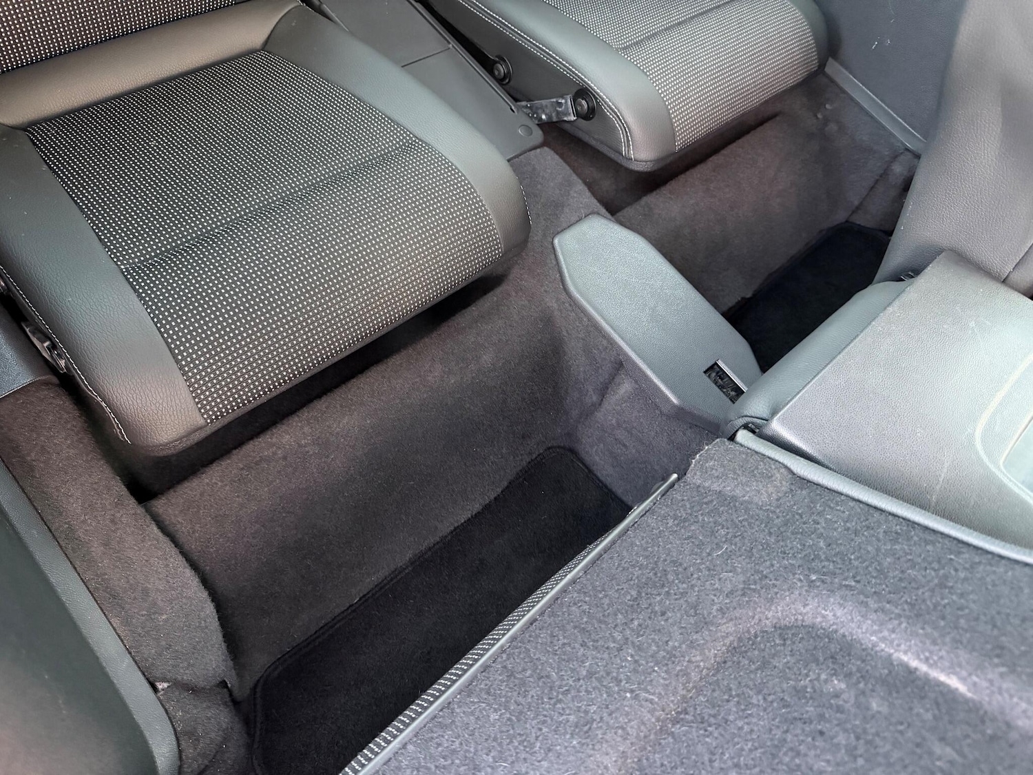 Used Vauxhall Zafira 2010 for sale - 76689361: Photo 44