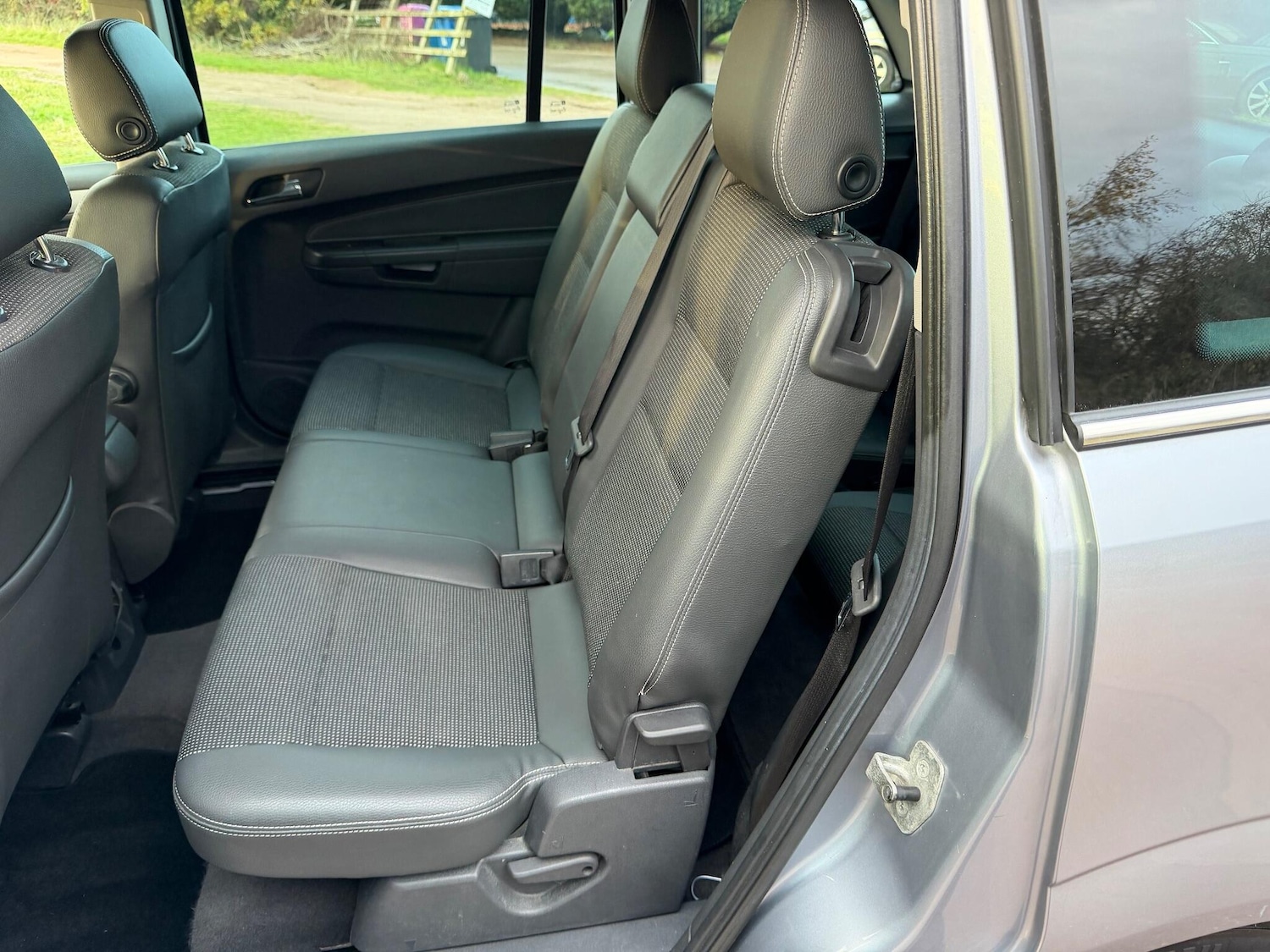 Used Vauxhall Zafira 2010 for sale - 76689361: Photo 50