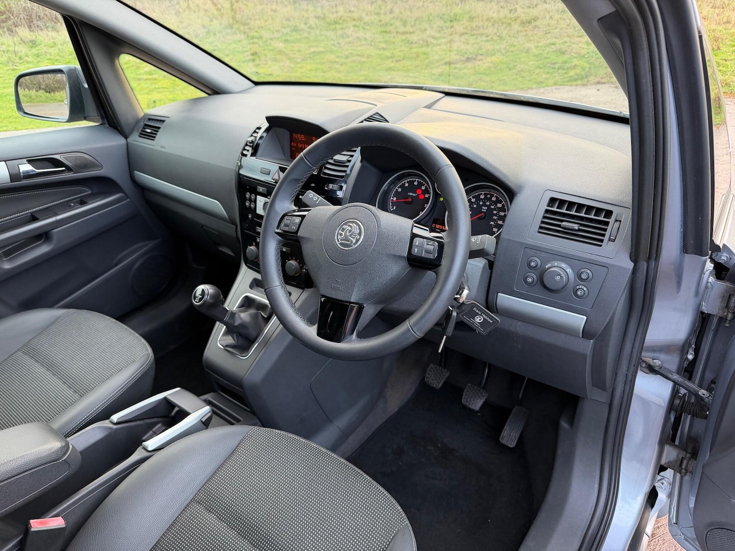 Used Vauxhall Zafira 2010 for sale - 76689361: Photo 52