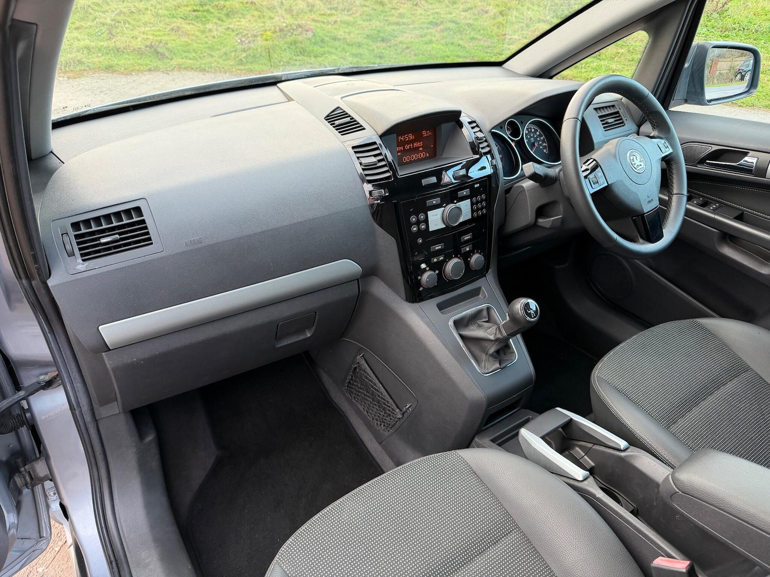 Used Vauxhall Zafira 2010 for sale - 76689361: Photo 56