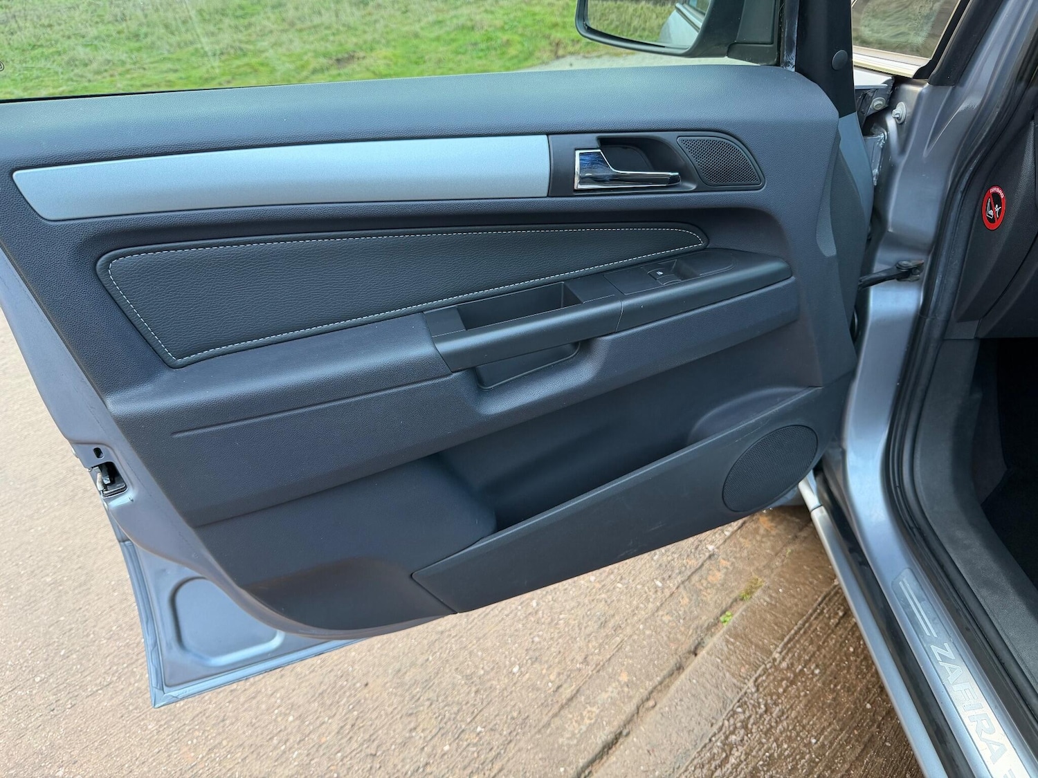 Used Vauxhall Zafira 2010 for sale - 76689361: Photo 57