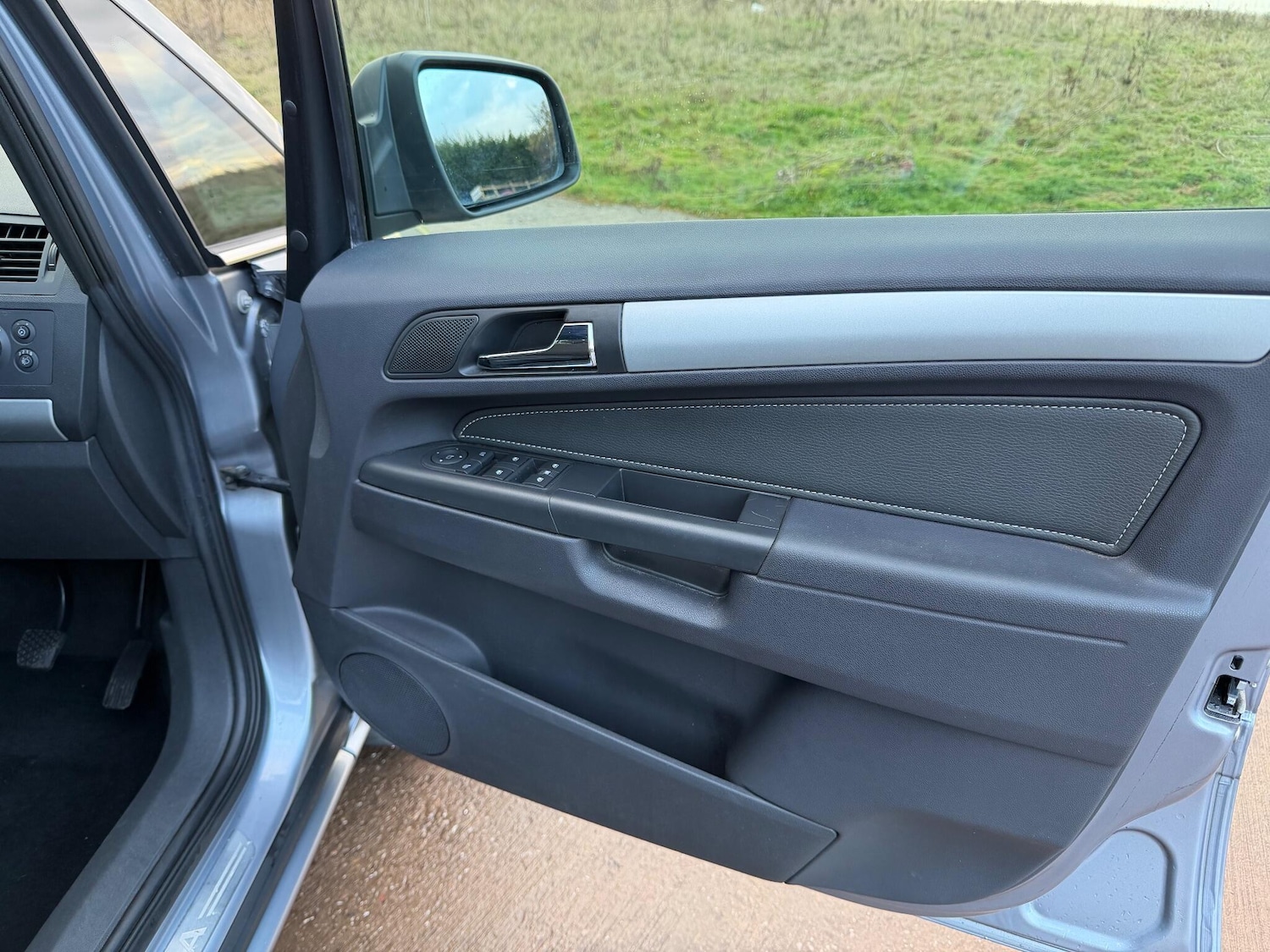 Used Vauxhall Zafira 2010 for sale - 76689361: Photo 58