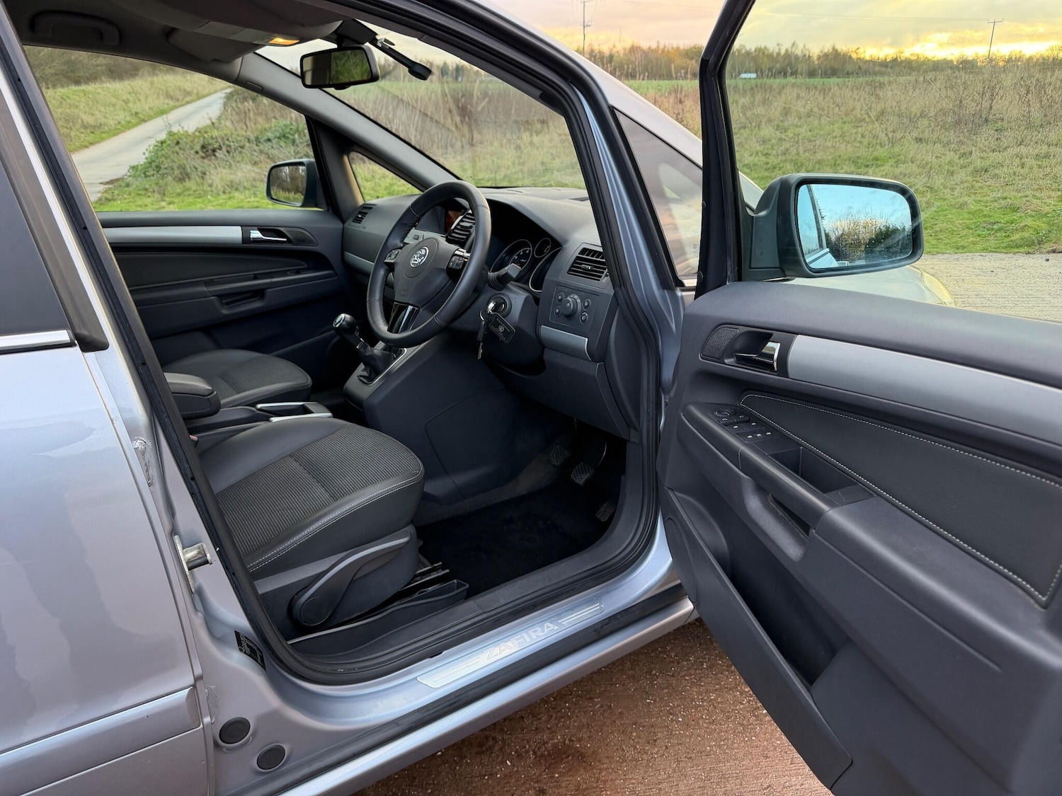 Used Vauxhall Zafira 2010 for sale - 76689361: Photo 9