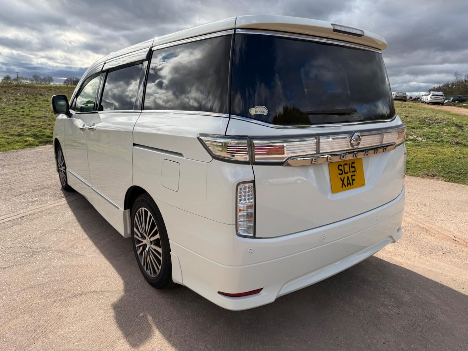 Used Nissan Elgrand for sale - 78007304: Photo 2