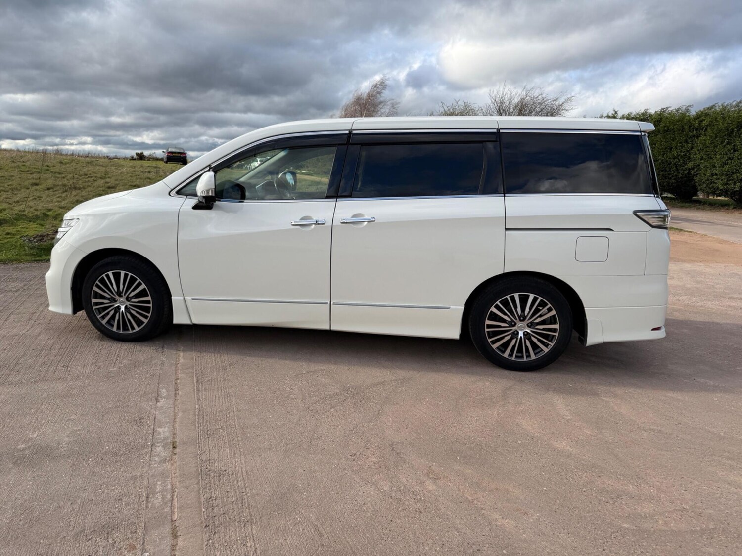 Used Nissan Elgrand for sale - 78007304: Photo 24