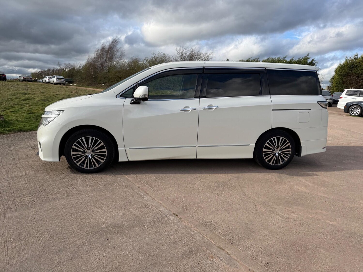 Used Nissan Elgrand for sale - 78007304: Photo 25