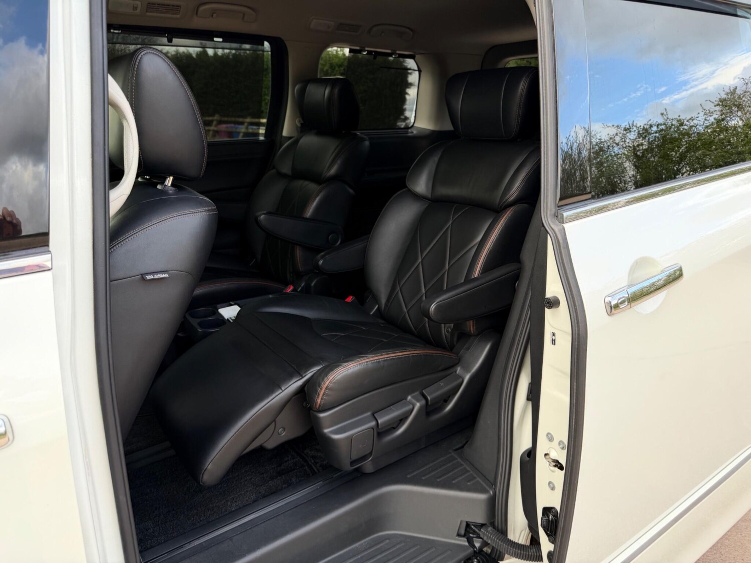 Used Nissan Elgrand for sale - 78007304: Photo 40