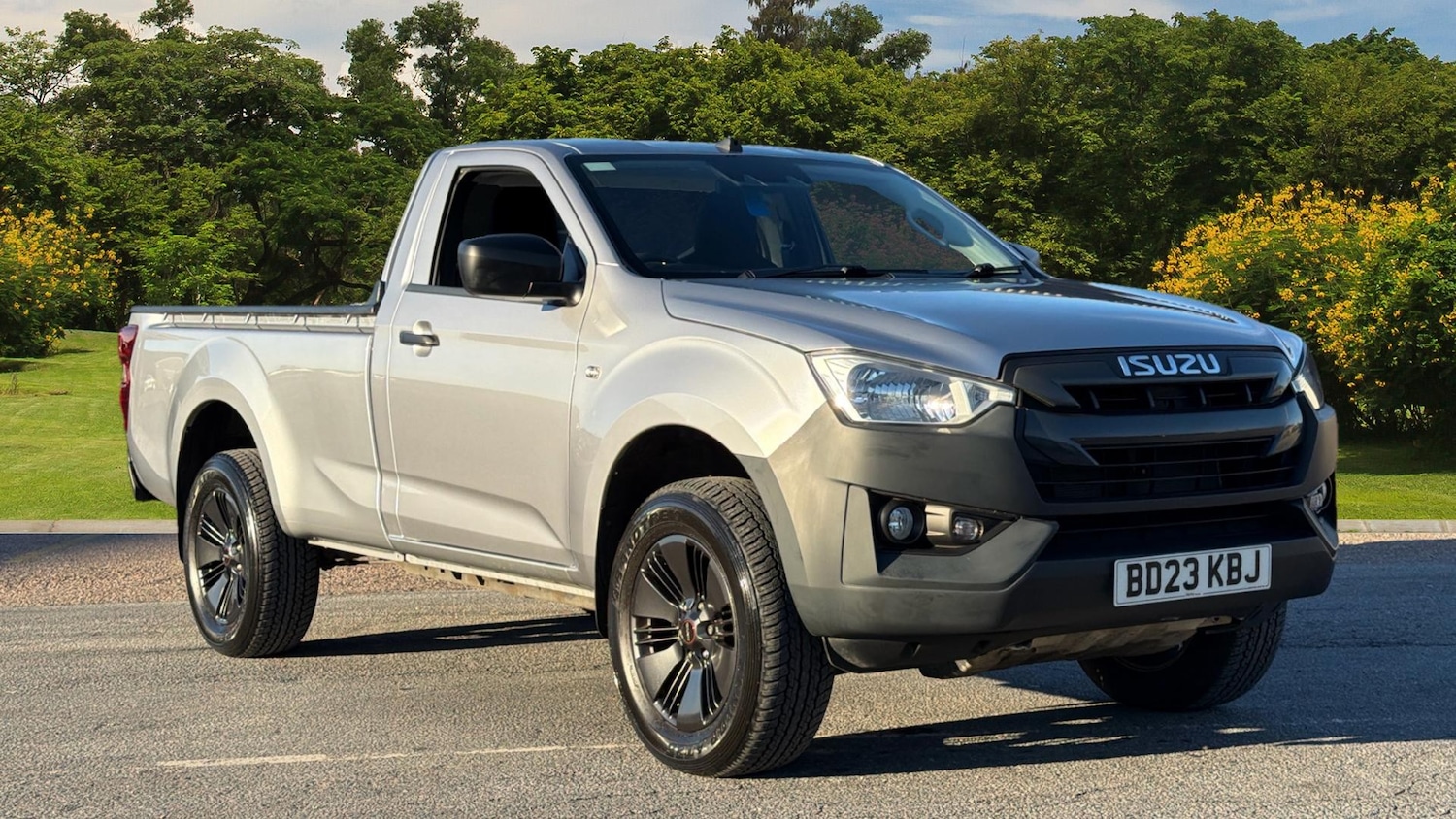 Used Isuzu D-Max 2023 for sale - 76580661: Photo 1