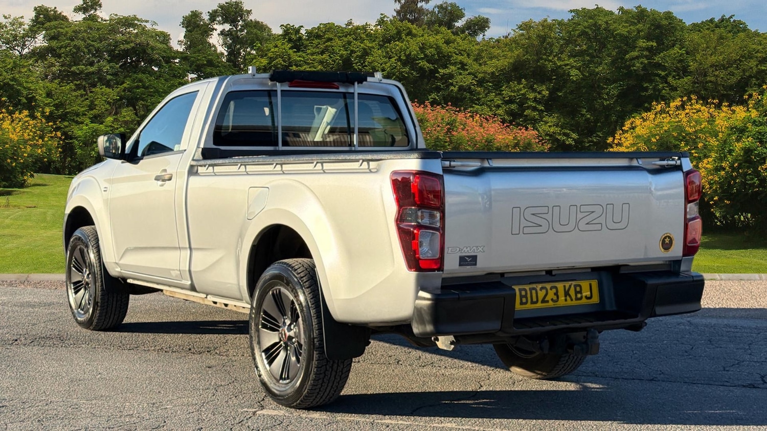 Used Isuzu D-Max 2023 for sale - 76580661: Photo 2