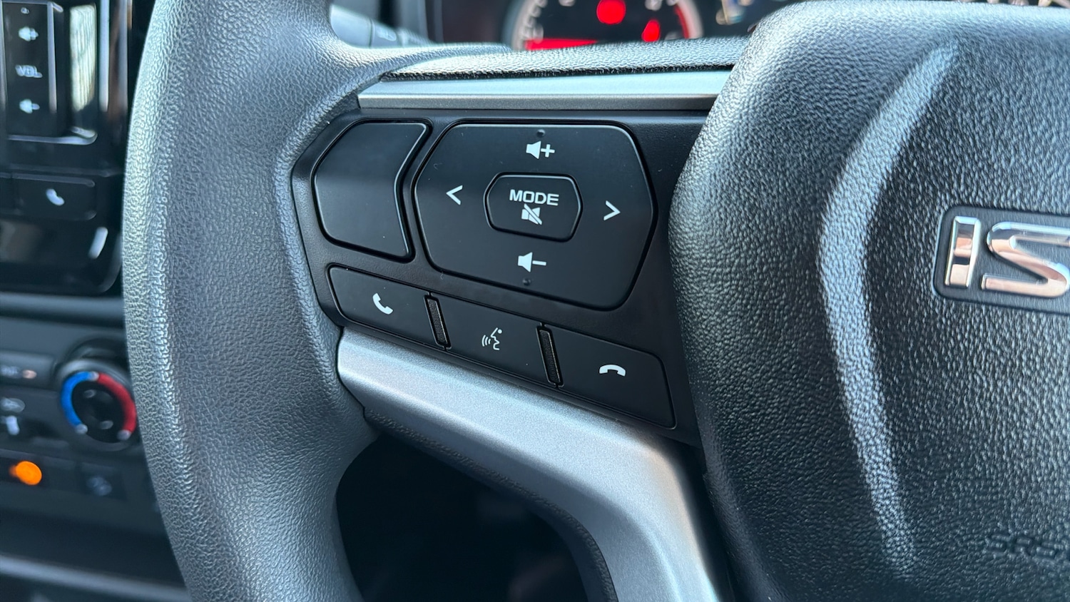 Used Isuzu D-Max 2023 for sale - 76580661: Photo 34