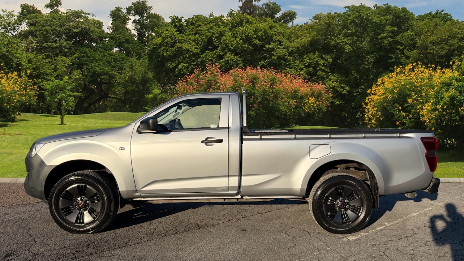 Used Isuzu D-Max 2023 for sale - 76580661: Photo 4