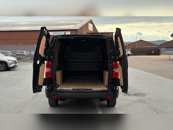 Used Vauxhall Vivaro 2024 for sale - 76077115: Photo 3