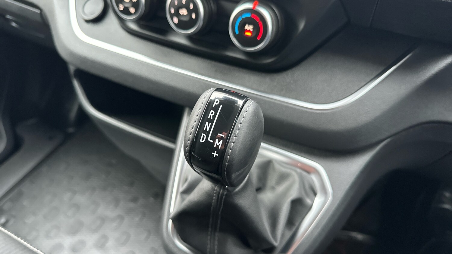 Used Renault Trafic 2024 for sale - 76921209: Photo 32