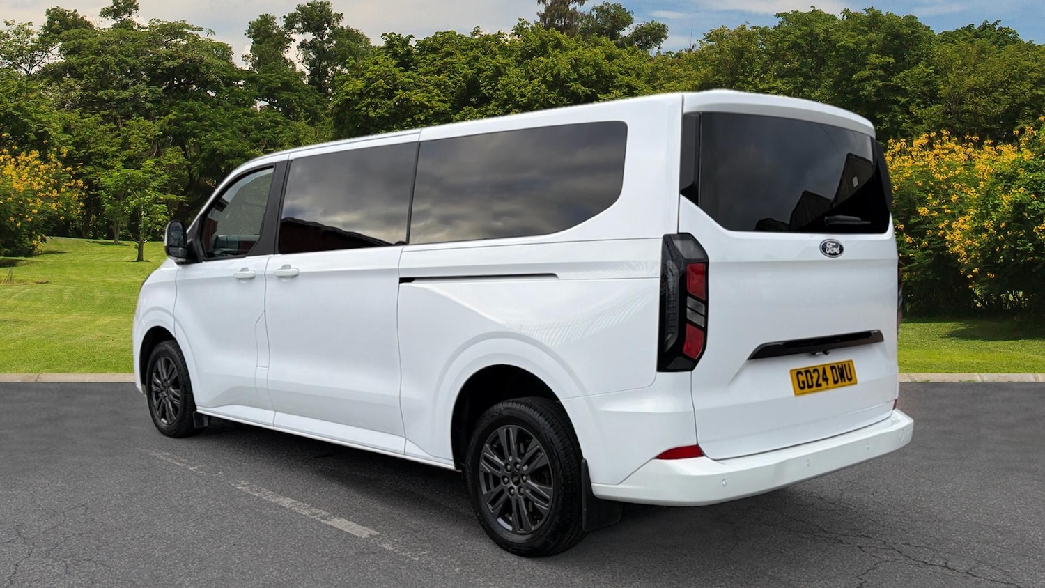 Used Ford Tourneo Custom 2024 for sale - 76101238: Photo 2