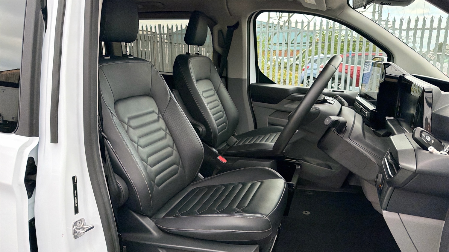 Used Ford Tourneo Custom 2024 for sale - 76101238: Photo 6