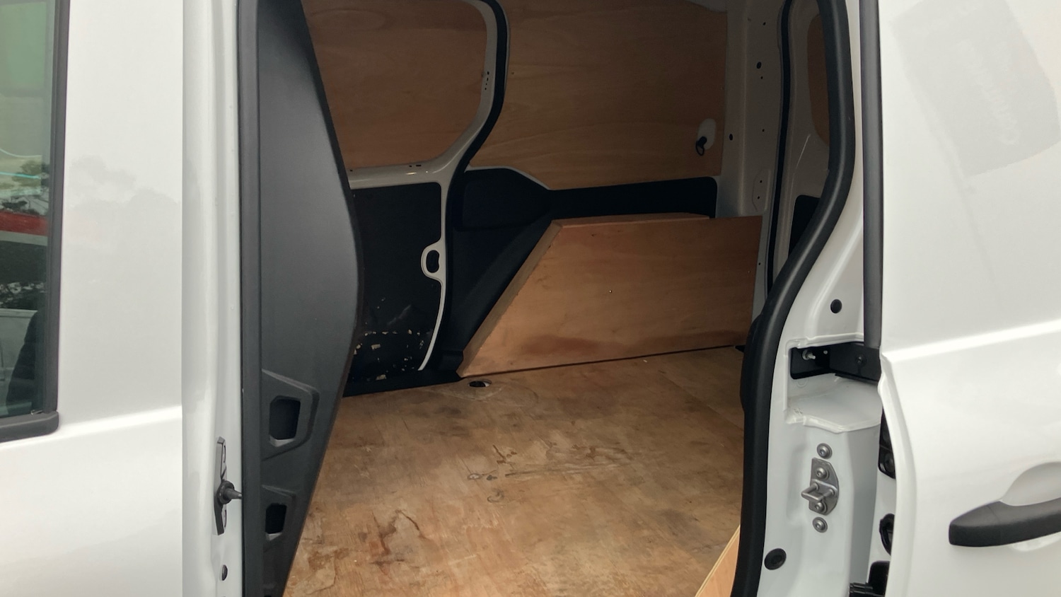 Used Renault Kangoo 2024 for sale - 76971104: Photo 5