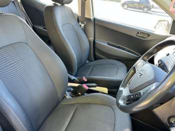 Used Hyundai i10 2019 for sale - 74405483: Photo