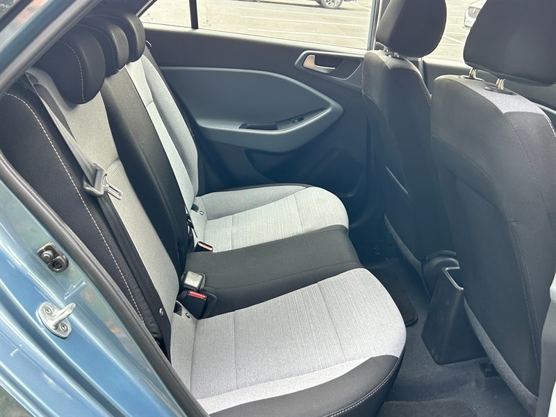 Used Hyundai i20 2016 for sale - 76057232: Photo 9