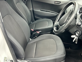 Used Hyundai i10 2019 for sale - 76236410: Photo