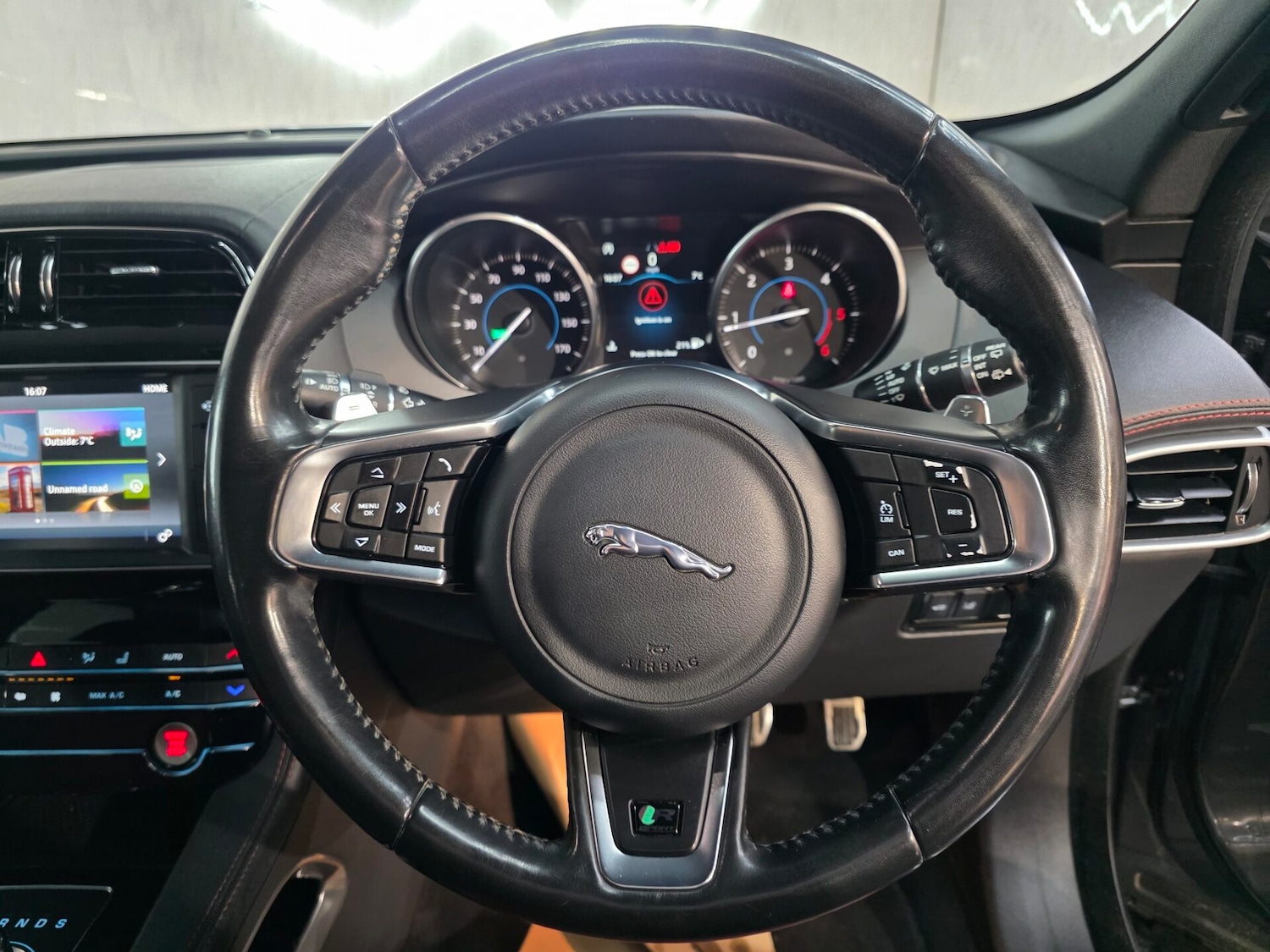 Used Jaguar F-Pace 2017 for sale - 77502846: Photo 14