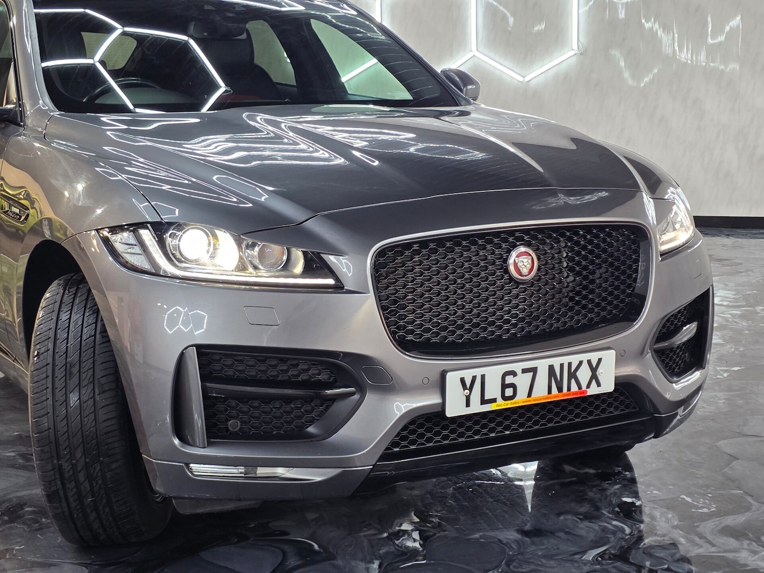Used Jaguar F-Pace 2017 for sale - 77502846: Photo 9