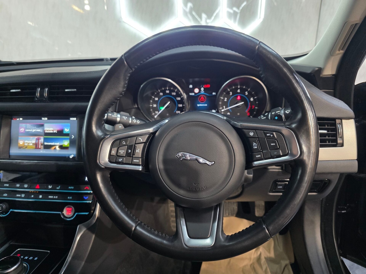 Used Jaguar XF 2017 for sale - 77260971: Photo 14