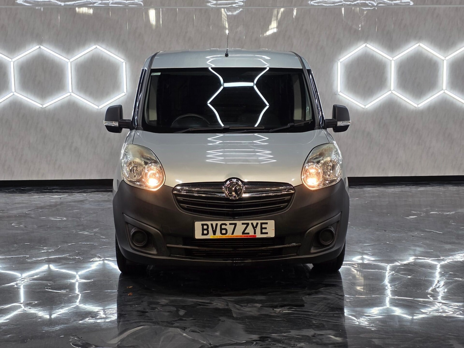 Used Vauxhall Combo 2017 for sale - 76495490: Photo 2