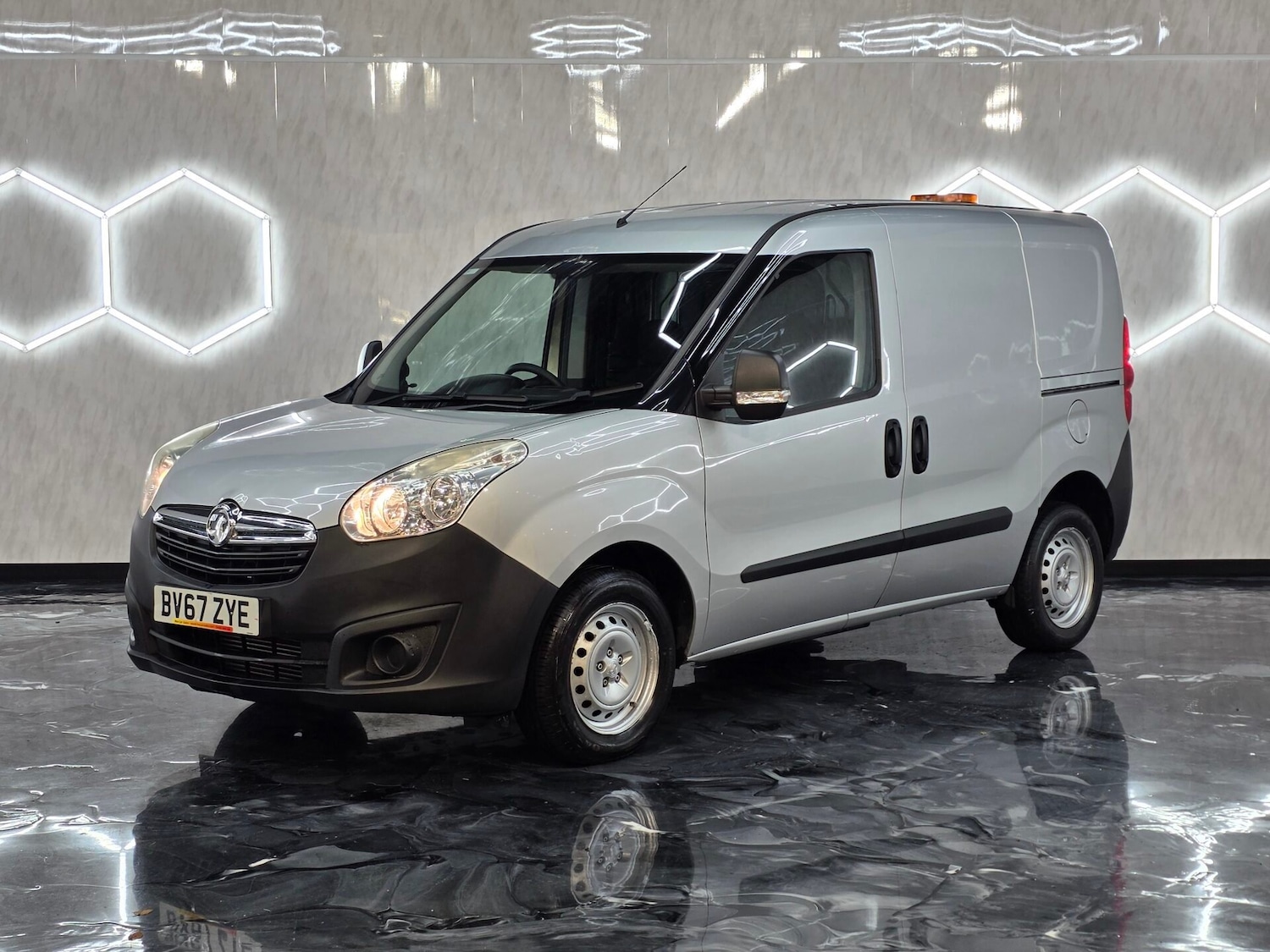 Used Vauxhall Combo 2017 for sale - 76495490: Photo 3