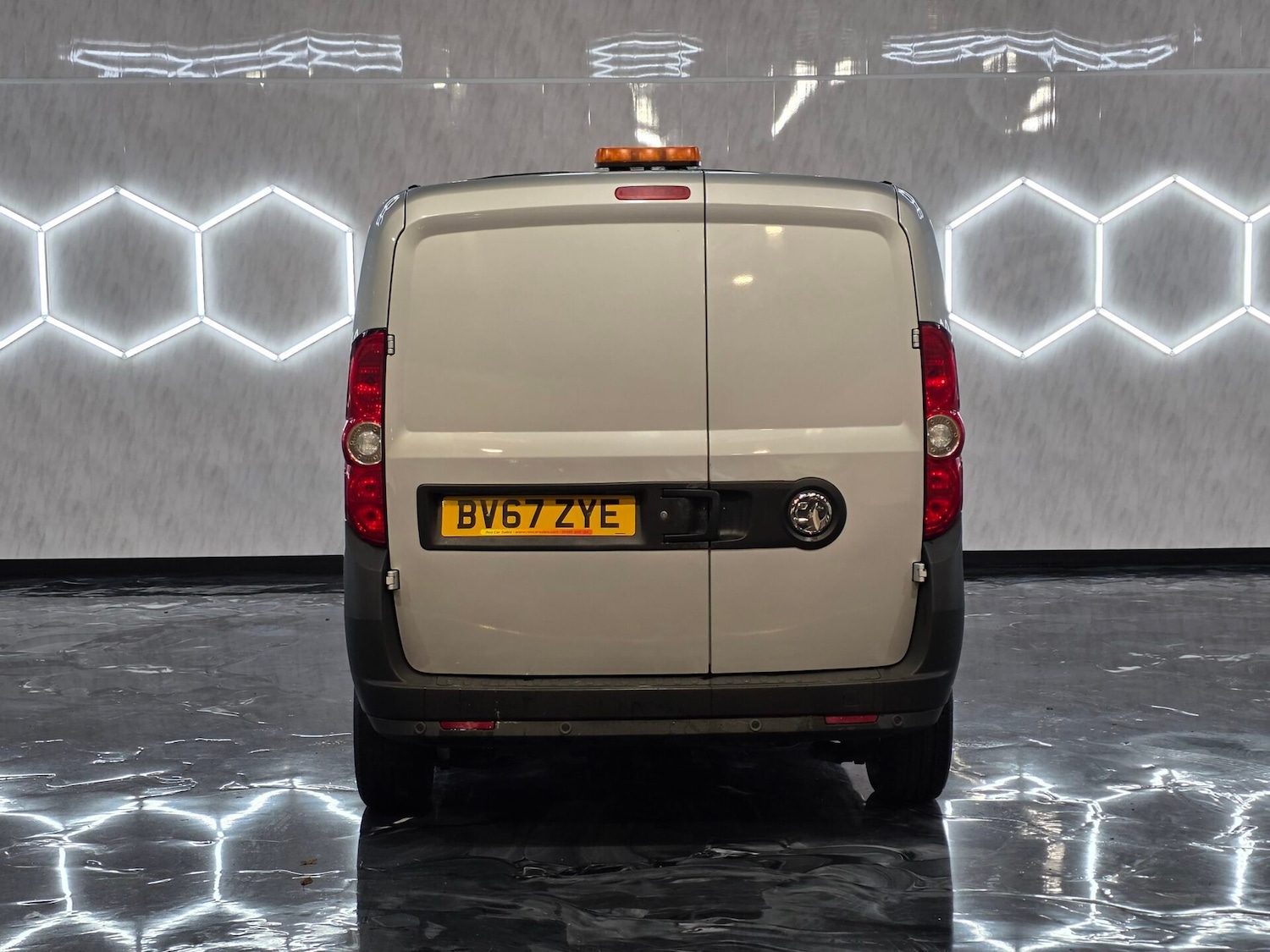 Used Vauxhall Combo 2017 for sale - 76495490: Photo 5