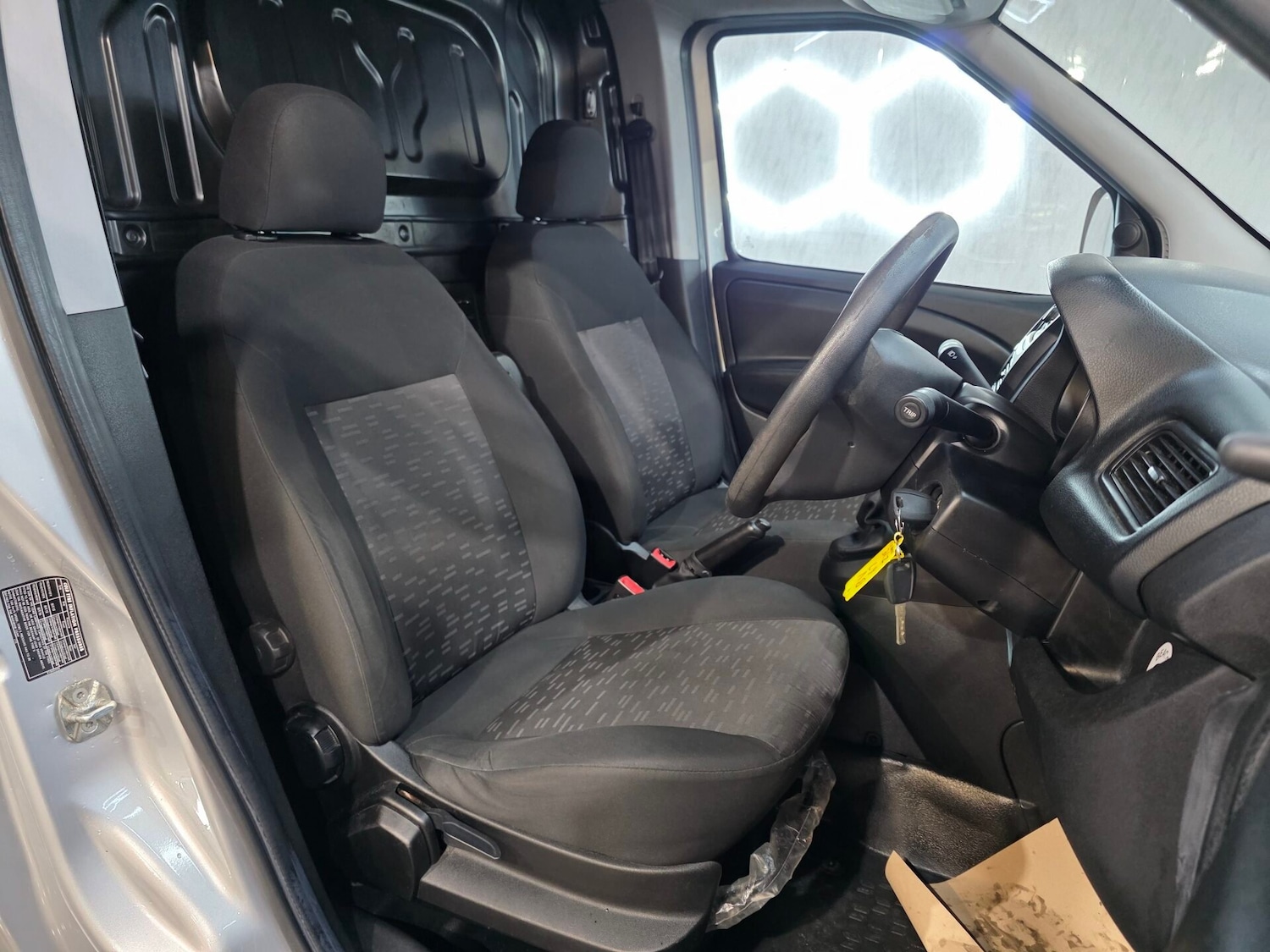 Used Vauxhall Combo 2017 for sale - 76495490: Photo 9