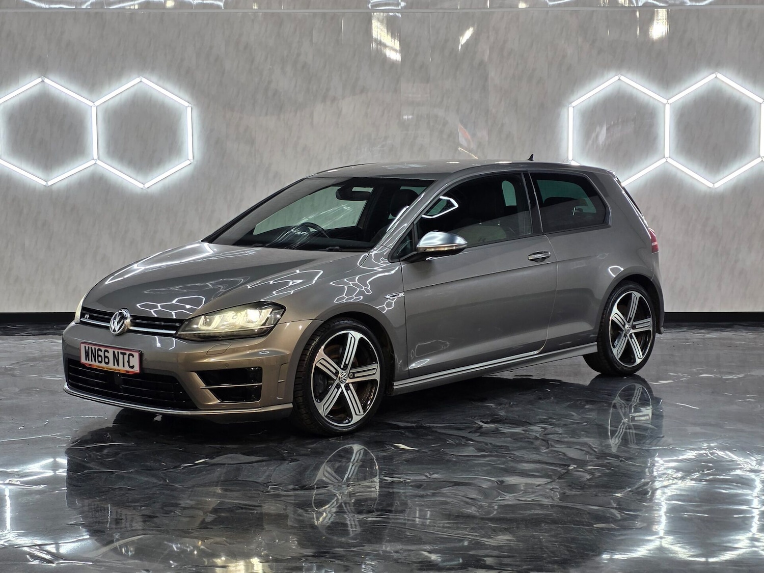 Used Volkswagen Golf 2016 for sale - 77831876: Photo 3