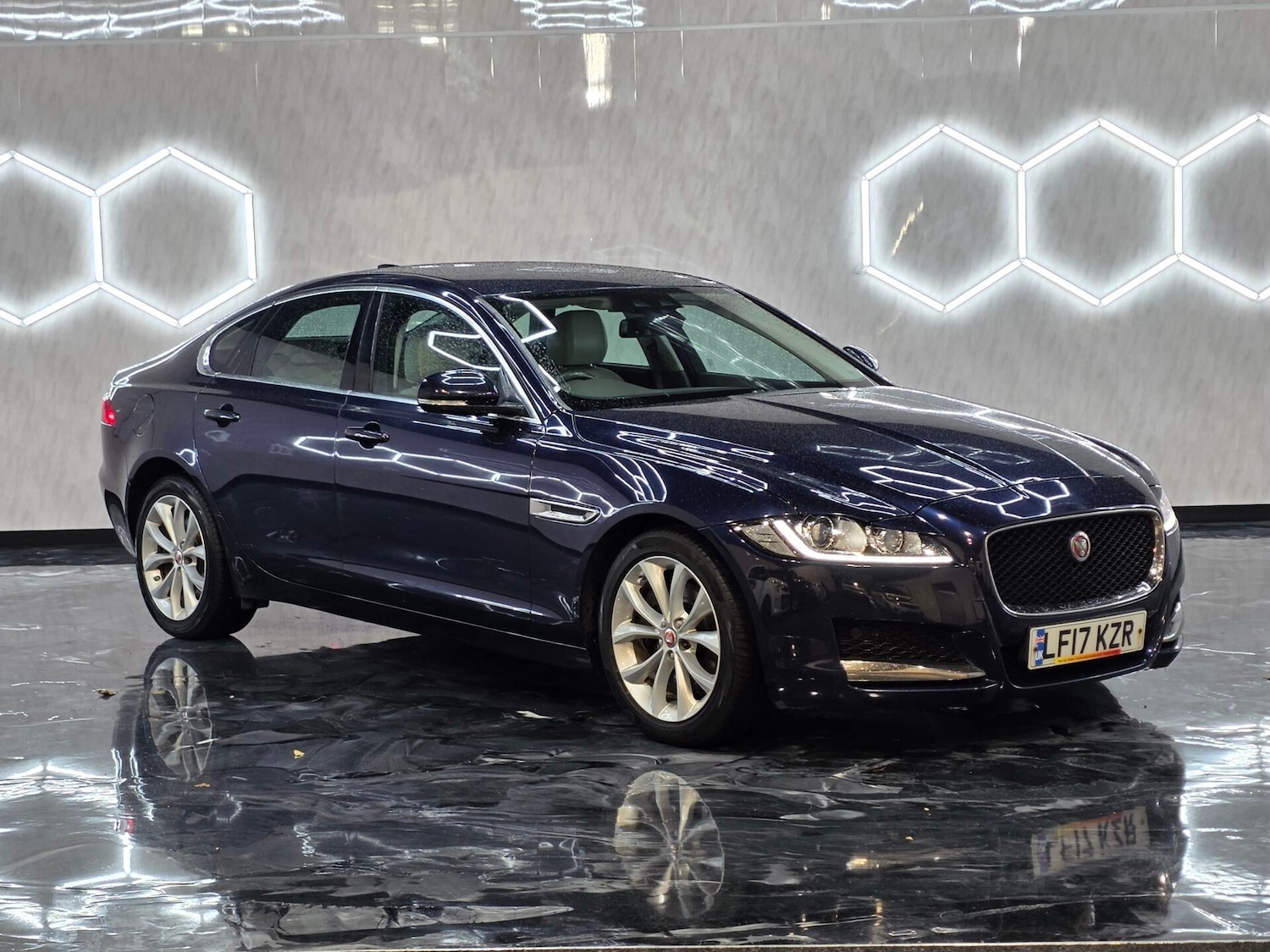 Used Jaguar XF 2017 for sale - 76353756: Photo 1