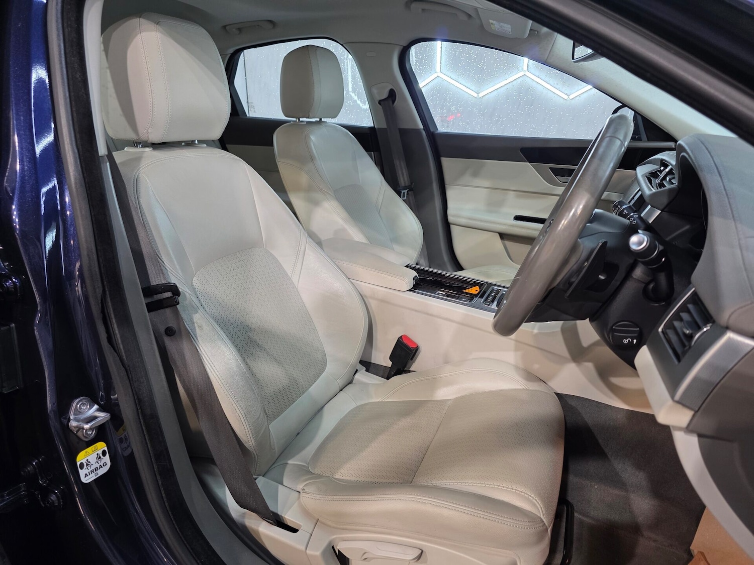 Used Jaguar XF 2017 for sale - 76353756: Photo 10