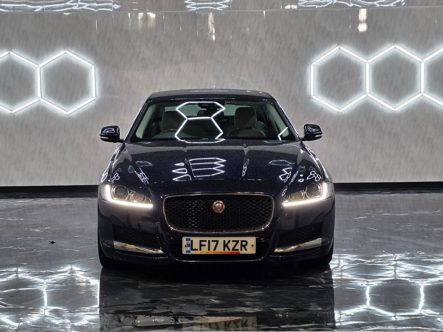Used Jaguar XF 2017 for sale - 76353756: Photo 2