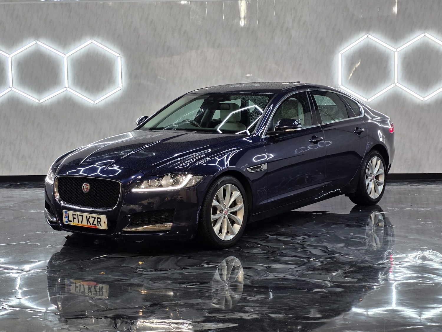 Used Jaguar XF 2017 for sale - 76353756: Photo 3
