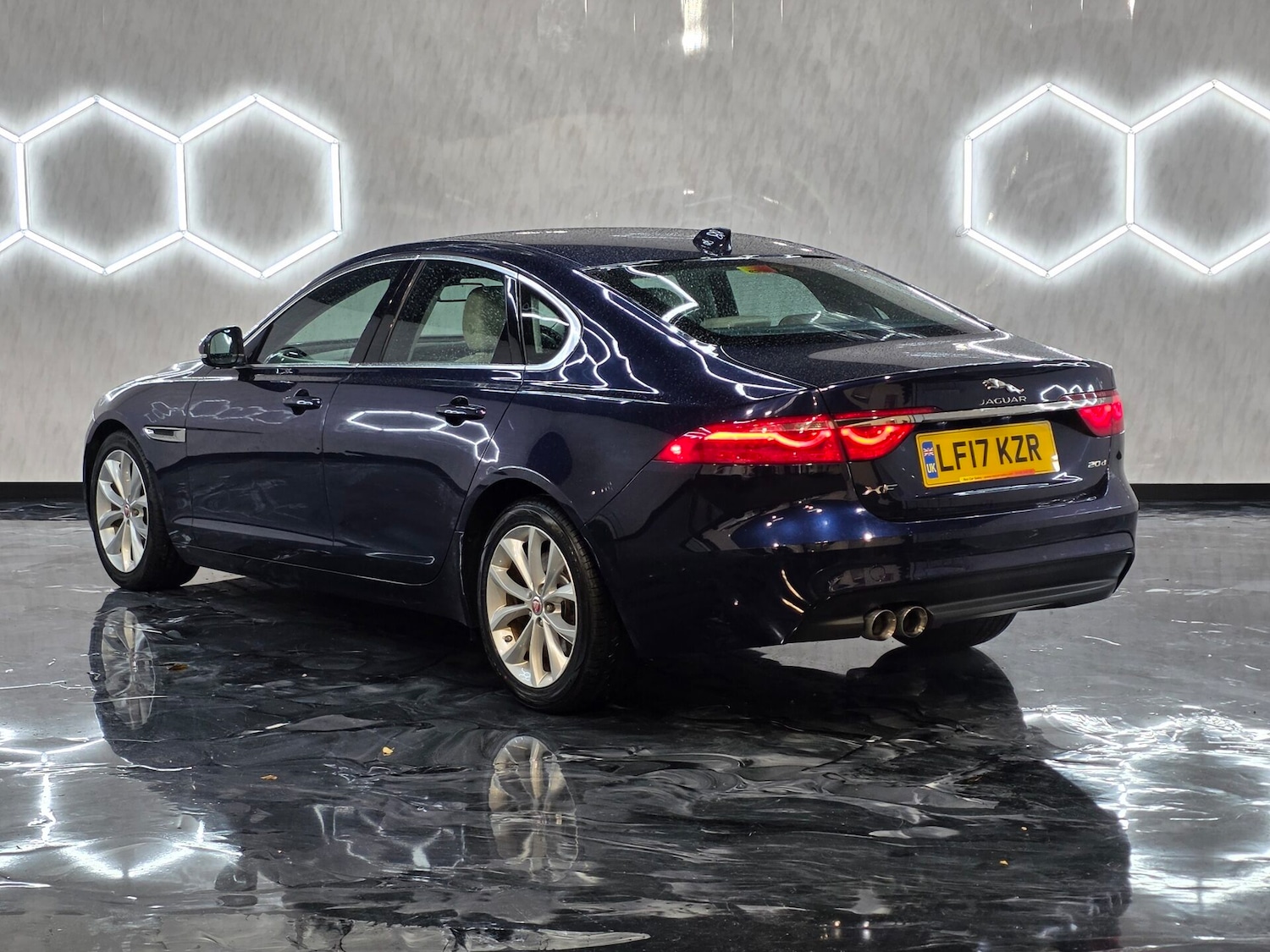 Used Jaguar XF 2017 for sale - 76353756: Photo 4