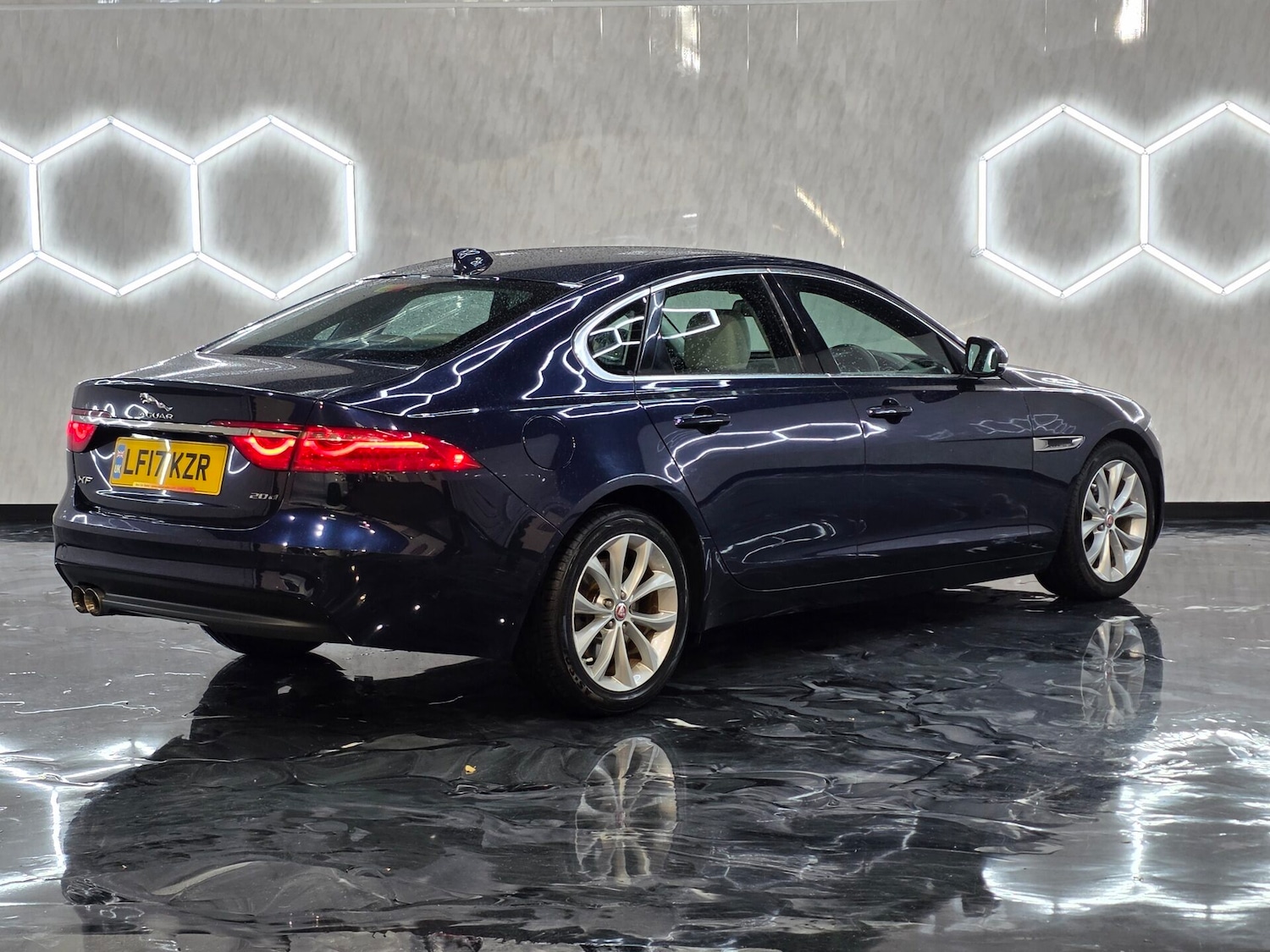 Used Jaguar XF 2017 for sale - 76353756: Photo 6