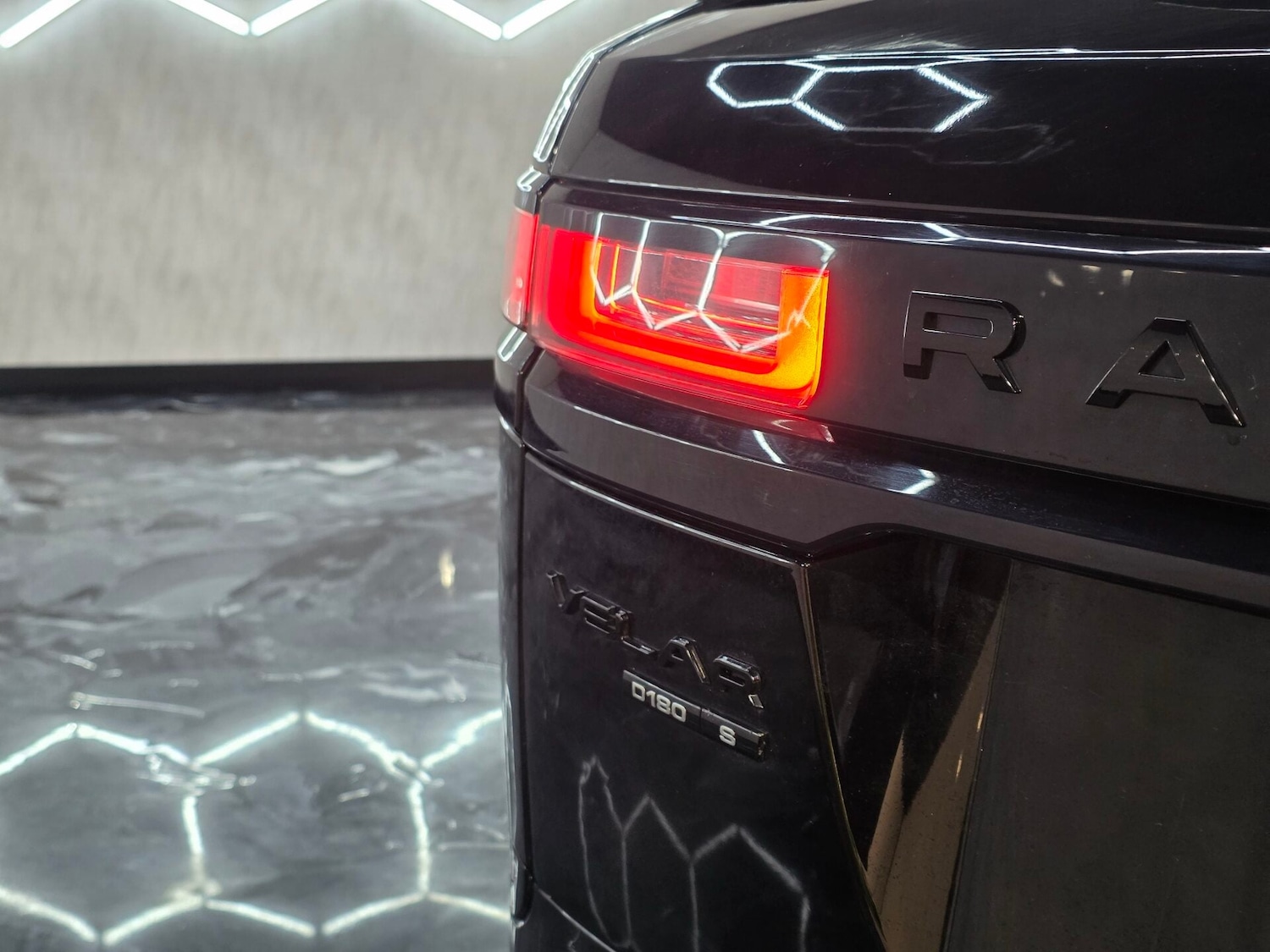 Used Land Rover Range Rover Velar 2018 for sale - 76340414: Photo 11